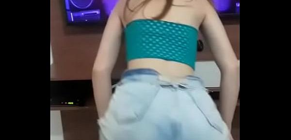  Luana Correa rebolando gostoso enquanto escuta funk